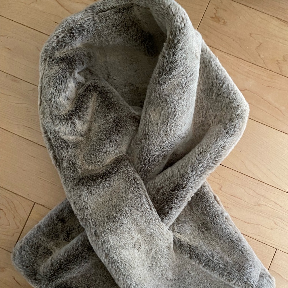 Express faux fur scarf